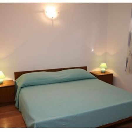 Apartments Belas Трогир Екстериор снимка