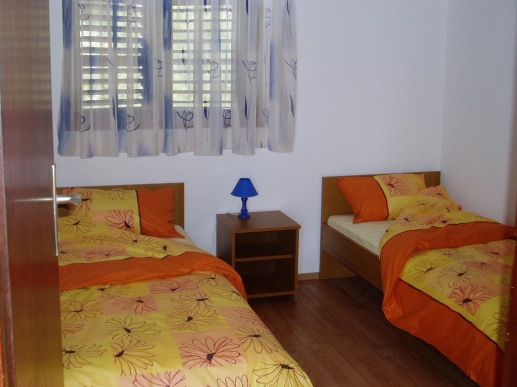 Apartments Belas Трогир Екстериор снимка