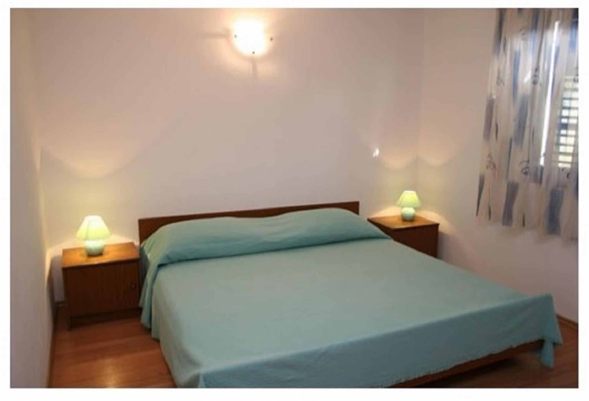 Apartments Belas Трогир Екстериор снимка